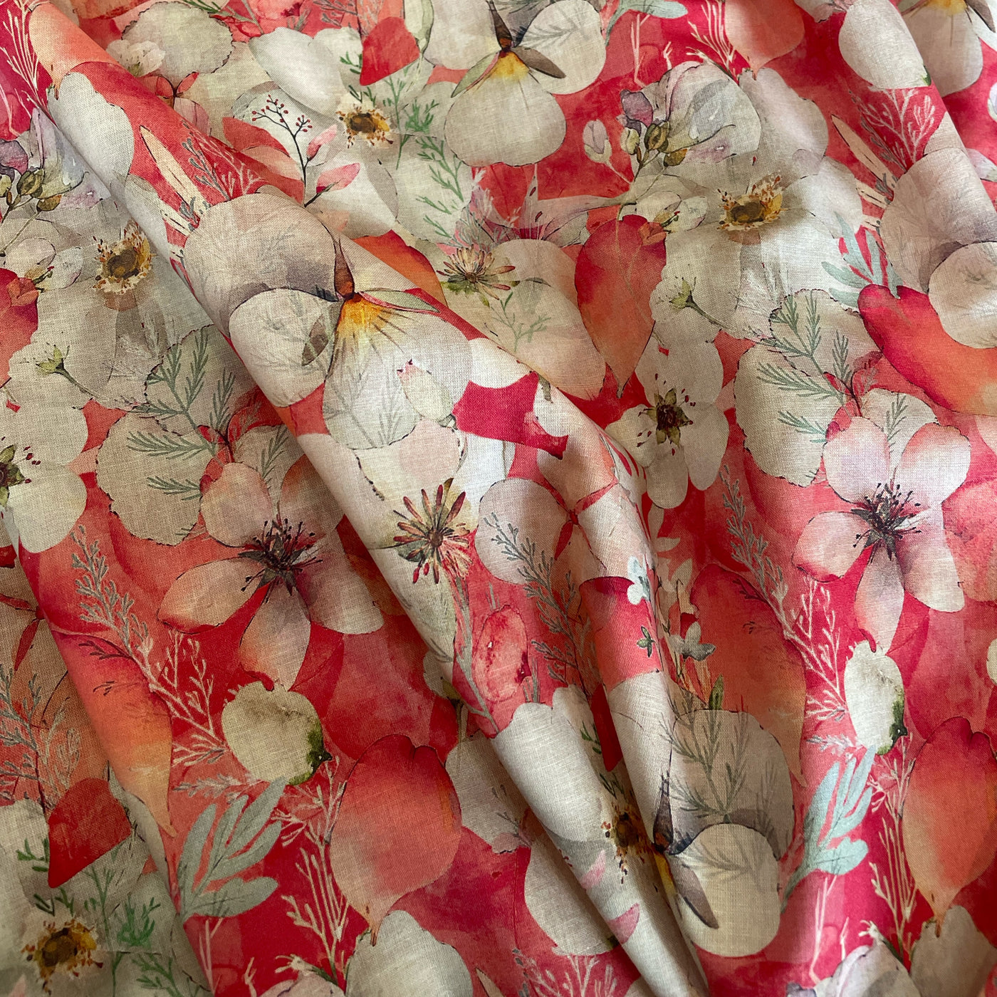 Luxurious red Digital Cotton Lawn floral prints are lightweight and soft with beautiful drape – perfect for dresses, blouses, skirts and crafts. At a width of 135cm / 53" and a weight of 75gsm