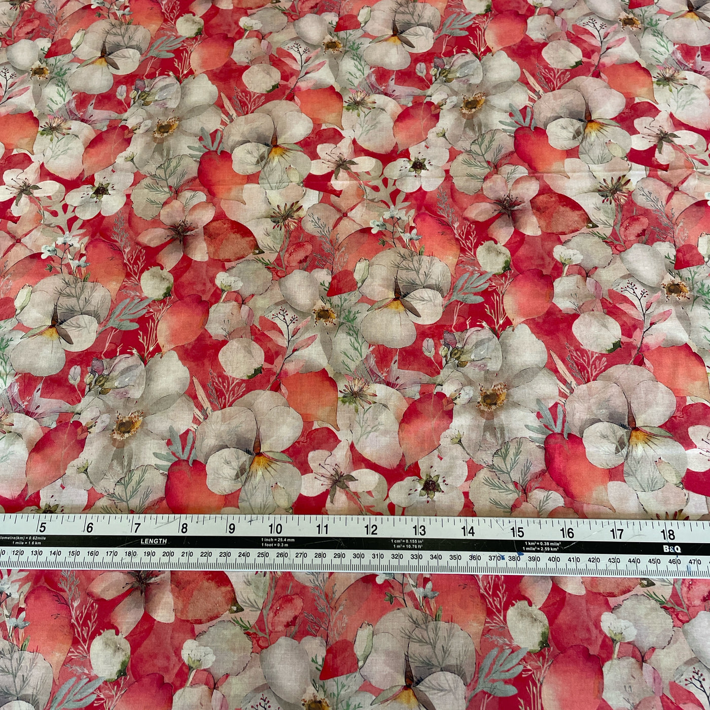 Luxurious red Digital Cotton Lawn floral prints are lightweight and soft with beautiful drape – perfect for dresses, blouses, skirts and crafts. At a width of 135cm / 53" and a weight of 75gsm