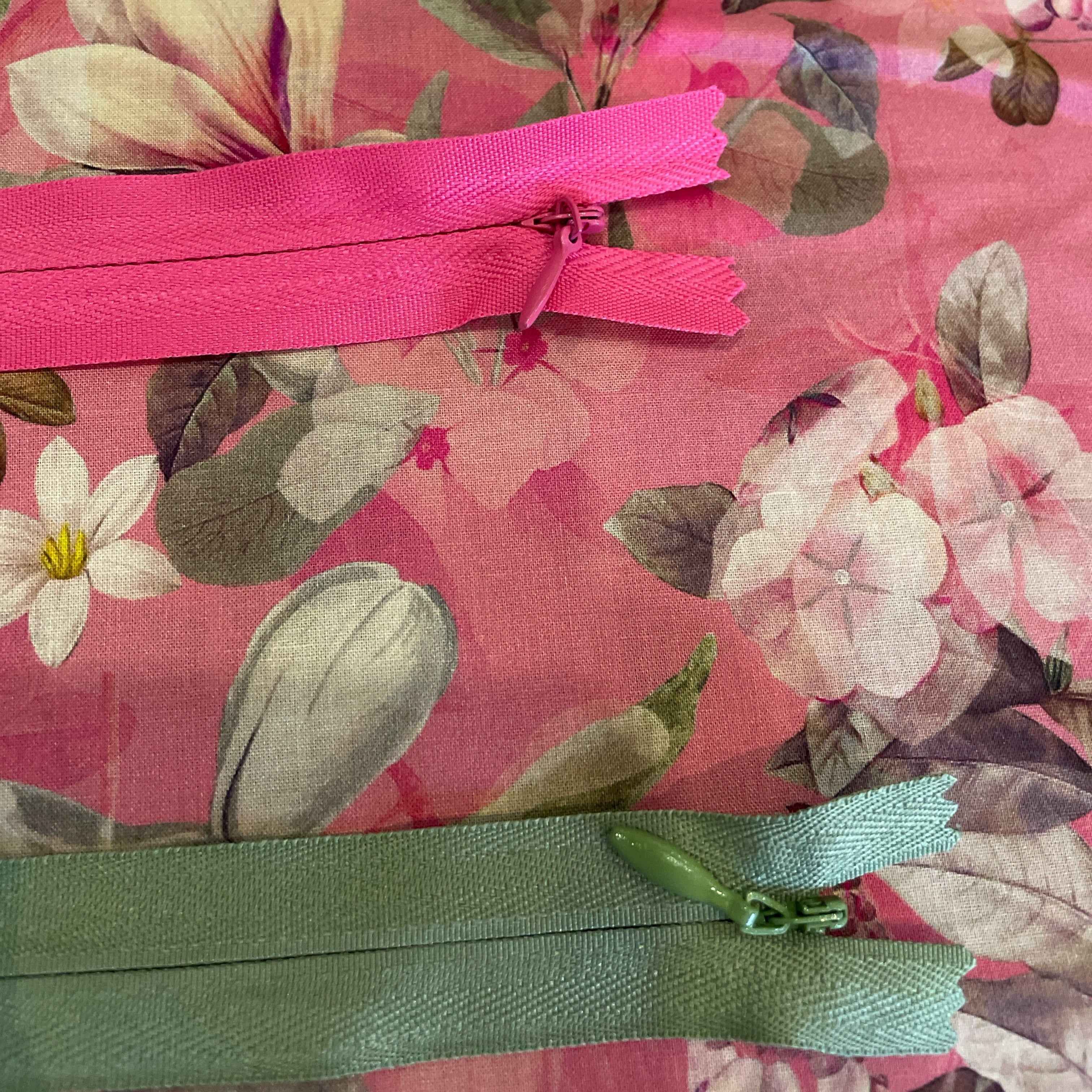 Luxurious rose pink Digital Cotton Lawn floral prints are lightweight and soft with beautiful drape – perfect for dresses, blouses, skirts and crafts. At a width of 135cm / 53" and a weight of 75gsm with matching zippers