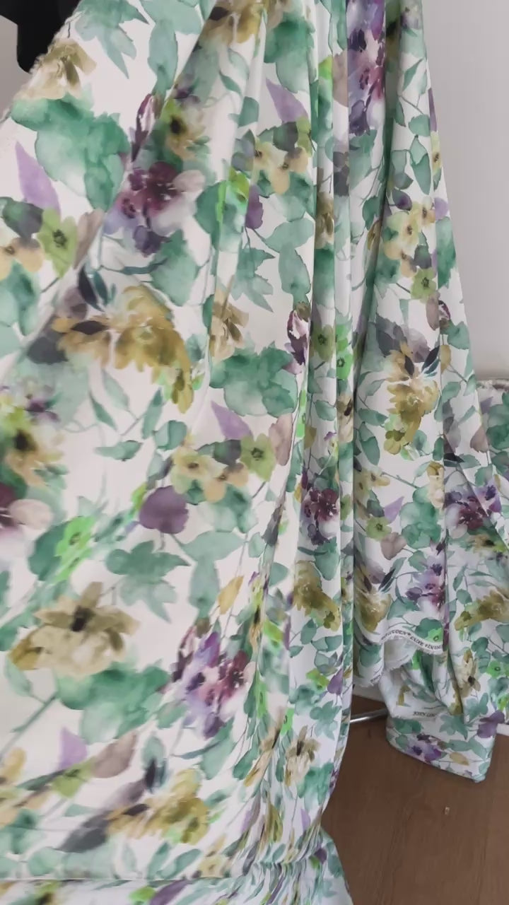 vidoe Satin green viscose fabric, fantastic drape and feel
