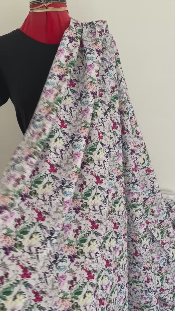 video White Colourway wide cotton poplin.
Ideal for your summer dresses