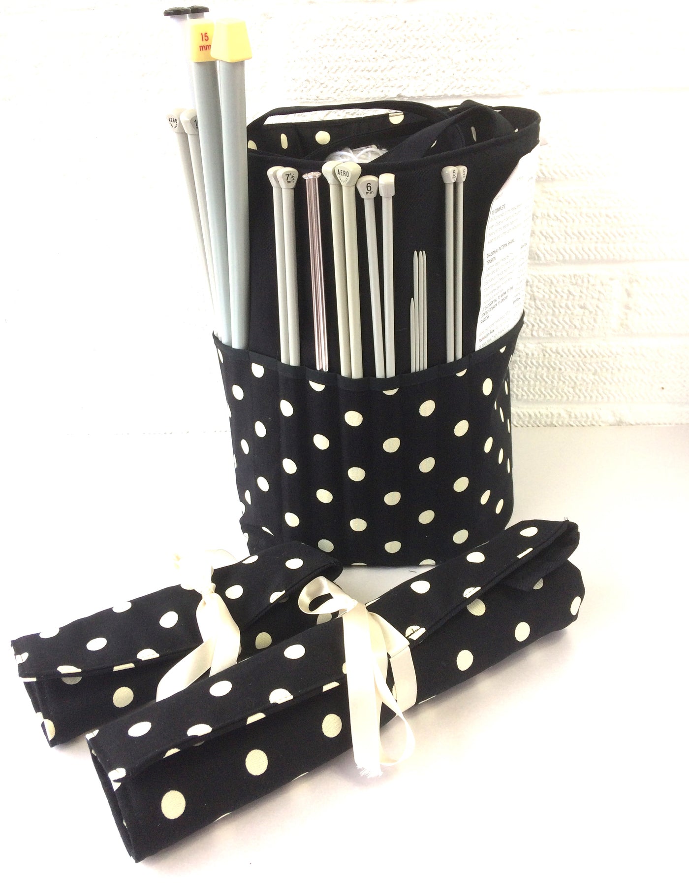 Knitting bag made with black spotted canvas