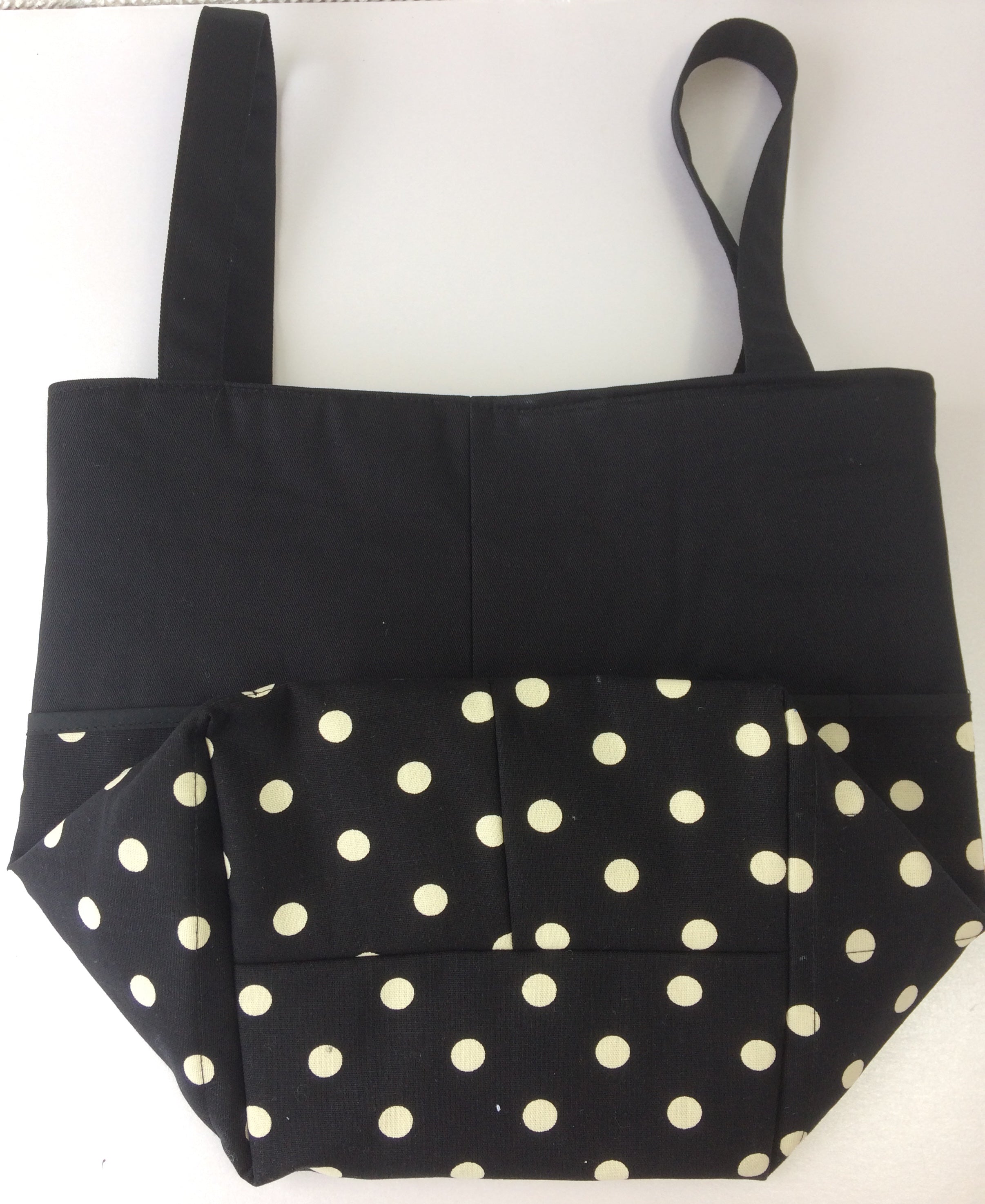 Knitting bag made with black spotted canvas